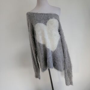 Bethany Mota Womens Gray Flufy Soft Sweater Heart White Long Sleeve Oneshoulder
